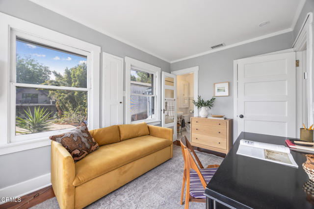 2116 Apex Avenue, Los Angeles CA: https://media.crmls.org/mediaz/a83b7798-16e7-4a93-bc06-c1ee53a97bdc.jpg