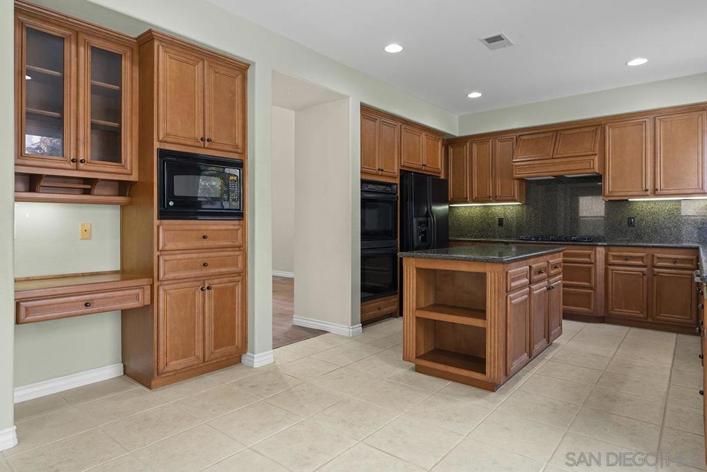 MLS #250043701SD image #22