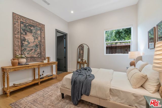 5522 Buffalo Avenue, Sherman Oaks CA: https://media.crmls.org/mediaz/a83bf6c9-c1dd-4efc-9f5a-905d7c55d189.jpg