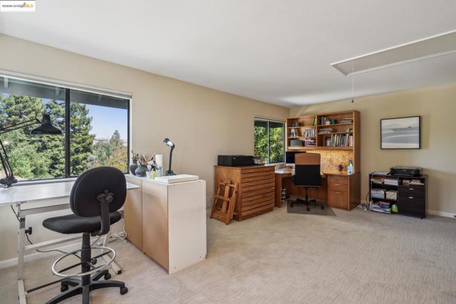 1037 Silverhill Dr, Lafayette CA: https://media.crmls.org/mediaz/a83cbc8f-d8ad-4352-9ad2-50ad8020e8bf.jpg