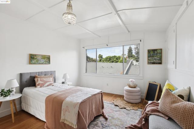 3064 E 15Th St, Oakland CA: https://media.crmls.org/mediaz/a83d44eb-8555-4c6c-910a-e33799617dfb.jpg