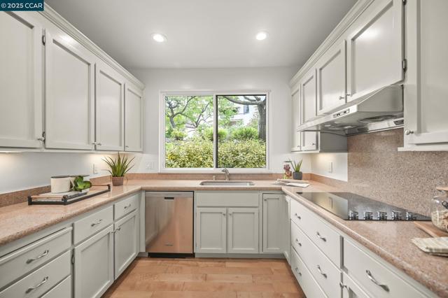 1281 Avenida Sevilla, Walnut Creek CA: https://media.crmls.org/mediaz/a83d5028-f792-4df7-96f3-f337bcc66e89.jpg