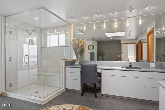 Detail Gallery Image 23 of 55 For 2421 Ocean Dr, Oxnard,  CA 93035 - 5 Beds | 4/1 Baths