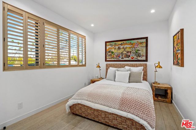 810 Amoroso Place, Venice CA: https://media.crmls.org/mediaz/a83e2f2a-a0d0-4951-8fba-62b3b11883e6.jpg