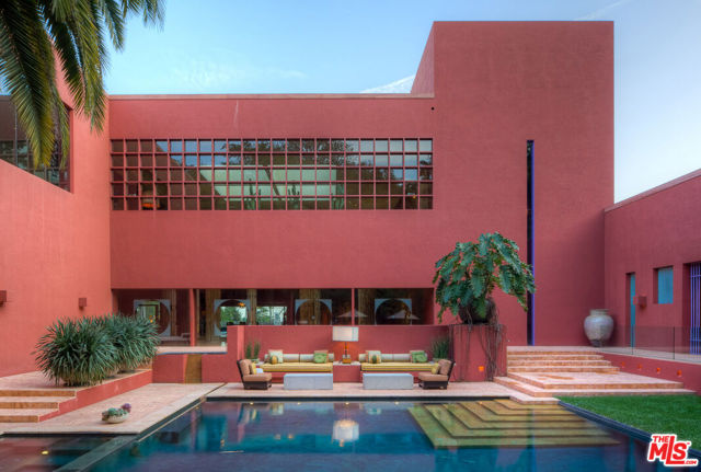 470 Layton Way, Los Angeles CA: https://media.crmls.org/mediaz/a83e54b1-8f0b-4eee-b503-5284d962be94.jpg