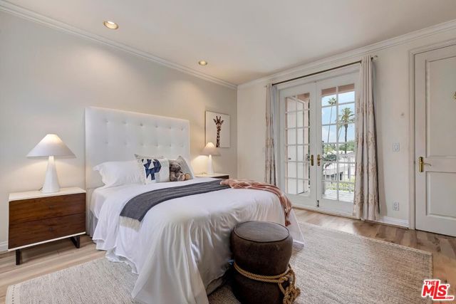 110 N Oakhurst Drive, Beverly Hills CA: https://media.crmls.org/mediaz/a83e9ce9-e739-42e8-959c-ce22d1a1e289.jpg