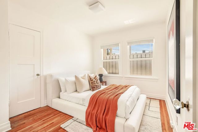 842 S Sycamore Avenue, Los Angeles CA: https://media.crmls.org/mediaz/a83f5962-ce72-485a-a10e-6bd6811e6a63.jpg