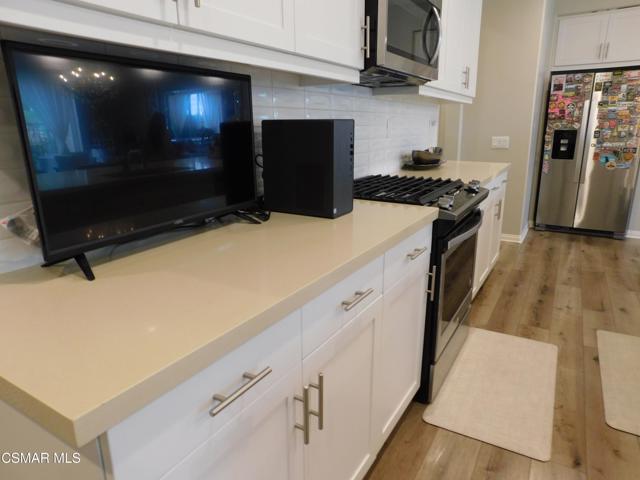 249 Morro Way, Simi Valley CA: https://media.crmls.org/mediaz/a83f6da3-f56d-4e49-9d68-c4c5a933f7c4.jpg