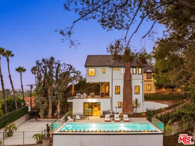 4818 Bonvue Avenue, Los Angeles CA: https://media.crmls.org/mediaz/a83f9373-9f79-4296-96a2-a41930db91d4.jpg