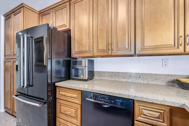 675 Oak Run Trail, Oak Park CA: https://media.crmls.org/mediaz/a840467b-3a72-46d0-8f08-475d8e1d379f.jpg
