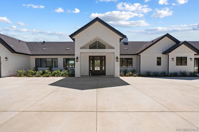 5120 Creek Oak Dr, Fallbrook CA: https://media.crmls.org/mediaz/a8406198-dcfd-4e4c-800c-462d1e6cec28.jpg