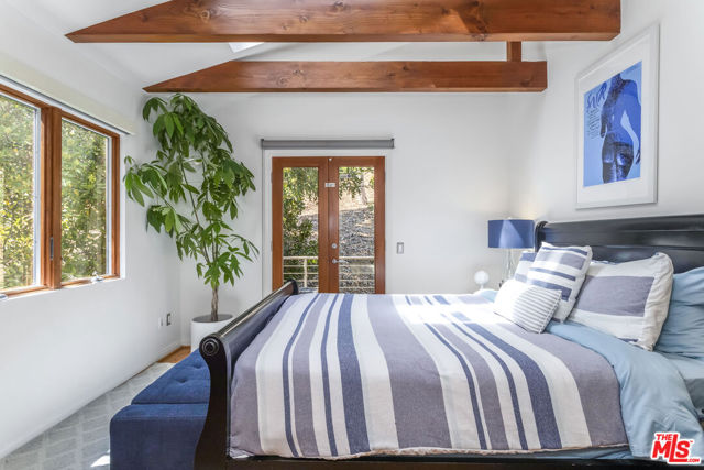 8783 Lookout Mountain Avenue, Los Angeles CA: https://media.crmls.org/mediaz/a841244d-8132-4f5d-acac-868b2be2fc3d.jpg
