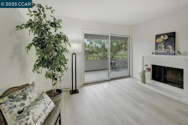 3350 Rossmoor Pkwy, Walnut Creek CA: https://media.crmls.org/mediaz/a84158e5-2224-4006-919b-ed649cef7987.jpg