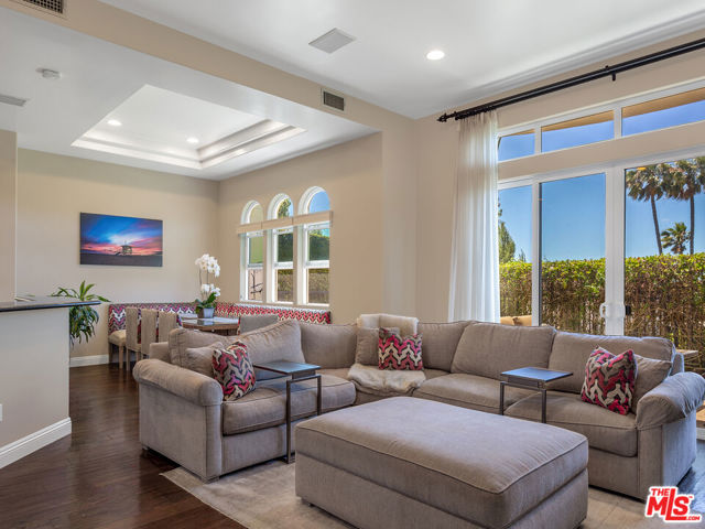 23949 De Ville Way, Malibu CA: https://media.crmls.org/mediaz/a841601a-04ab-48d6-bd03-9a1dc4c69f6e.jpg