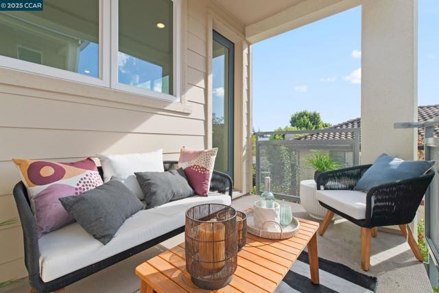 27276 Cosmo Ct, Hayward CA: https://media.crmls.org/mediaz/a841ad84-a961-48ec-91b4-4900180fa8f5.jpg