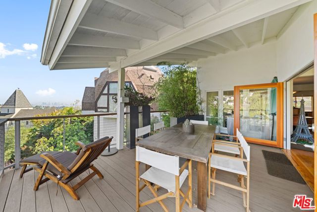 3162 Durand Drive, Los Angeles CA: https://media.crmls.org/mediaz/a841cc53-9ab1-4da2-838b-482ff2404f6f.jpg