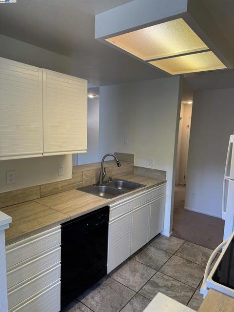 8145 Mountain View Dr, Pleasanton CA: https://media.crmls.org/mediaz/a841e8cf-d60c-4452-badc-5b4c655fafe6.jpg