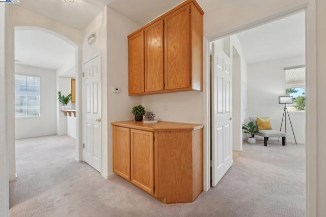 491 Central Park Pl, Brentwood CA: https://media.crmls.org/mediaz/a841f1d6-bf51-4686-8cfb-845b5043e8bc.jpg