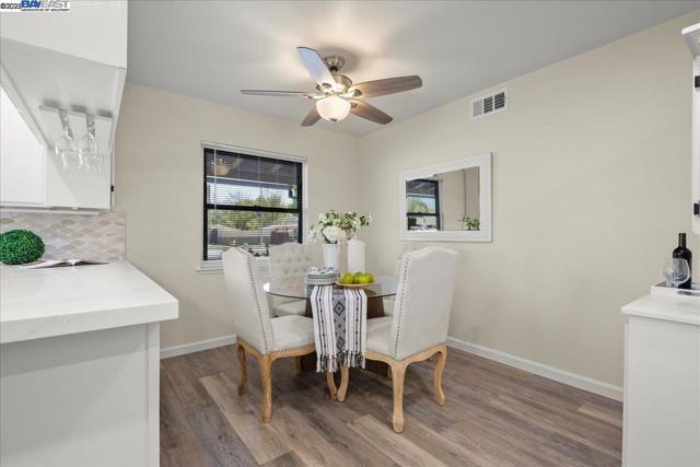 41351 Fremont Blvd, Fremont CA: https://media.crmls.org/mediaz/a8420dd3-832c-4e8f-840b-eb099bebe975.jpg