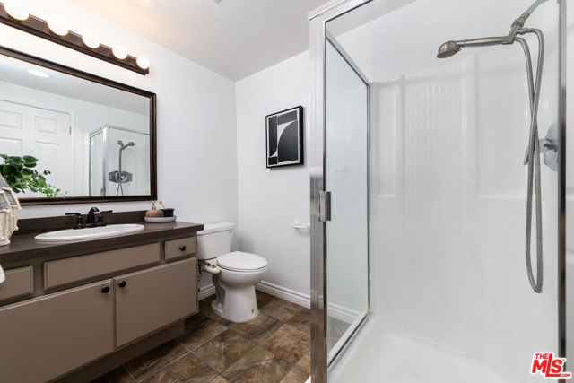 17914 Magnolia Boulevard, Encino CA: https://media.crmls.org/mediaz/a8426cc9-37cd-45e7-98ad-16b5bb9631e0.jpg