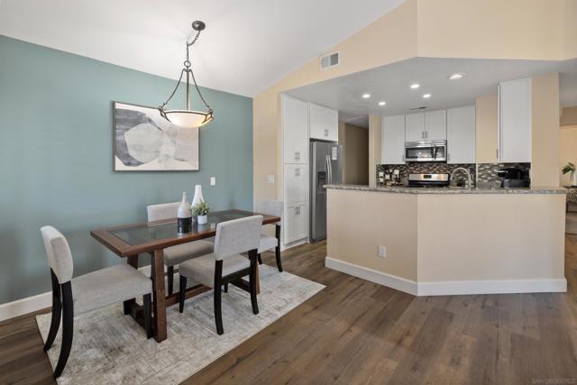 11320 Camino Playa Cancun, San Diego CA: https://media.crmls.org/mediaz/a842bd87-891f-4701-88bb-dfc42dbde911.jpg