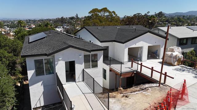 490 Lado De Loma Dr #1-4, Vista CA: https://media.crmls.org/mediaz/a84366cf-0043-44bc-9531-c3d35043f2c0.jpg
