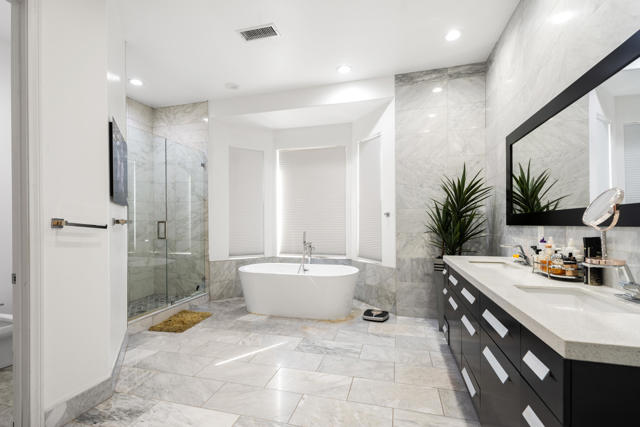 6 Voltaire Court, Rancho Mirage CA: https://media.crmls.org/mediaz/a8439689-b94e-46c6-9920-77fb8bcea6c2.jpg