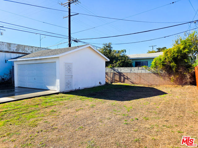 1111 N Spring Avenue, Compton CA: https://media.crmls.org/mediaz/a843b586-03c2-45cf-b0dd-235338371809.jpg