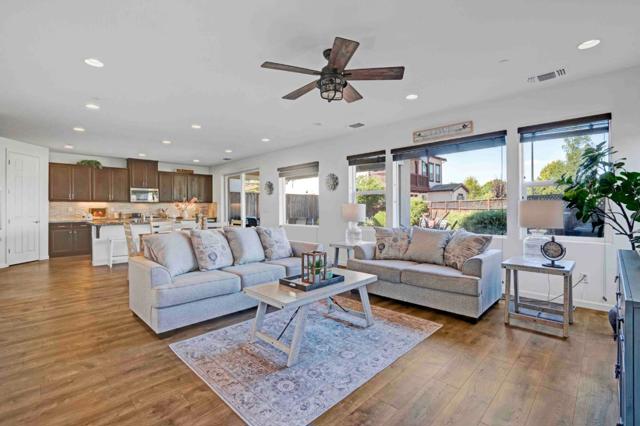 1061 Viognier Way, Gilroy CA: https://media.crmls.org/mediaz/a84437fd-a555-4c5a-88e5-f49bd582abcc.jpg