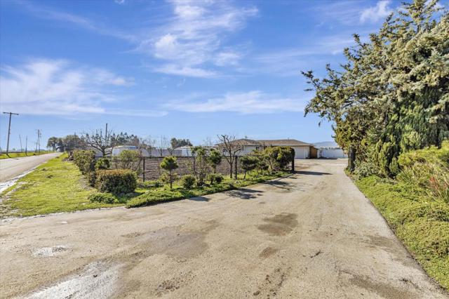 7381 Furlong Avenue, Gilroy CA: https://media.crmls.org/mediaz/a8447b61-94d8-429c-9120-94204fe1f16e.jpg