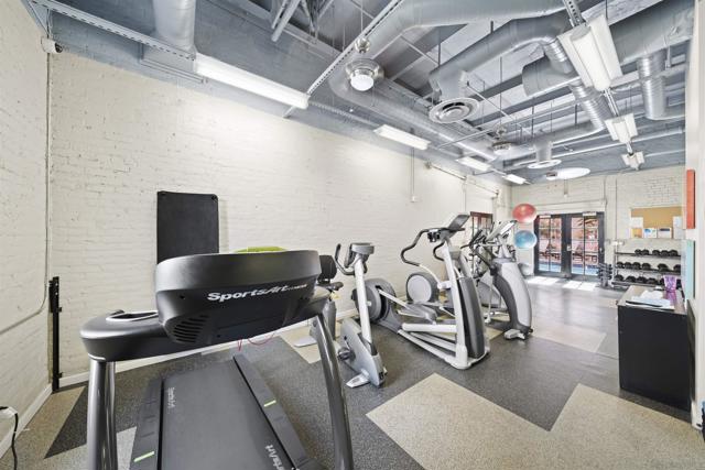 1431 Pacific Hwy, San Diego CA: https://media.crmls.org/mediaz/a844dcb8-e4fe-4e08-b39e-23751f3fdb41.jpg