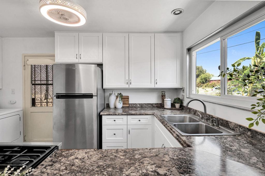 4560 Derrick Drive - photo 10