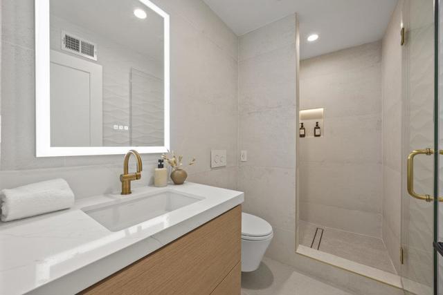 1095 Macadamia Drive, Hillsborough CA: https://media.crmls.org/mediaz/a8450197-2211-4266-9b06-21178511646a.jpg