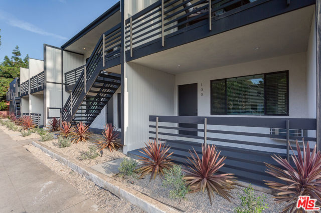 11680 W OHIO Avenue, Los Angeles CA: https://media.crmls.org/mediaz/a8456cc7-de43-4f52-b2ab-7b045383cf58.jpg