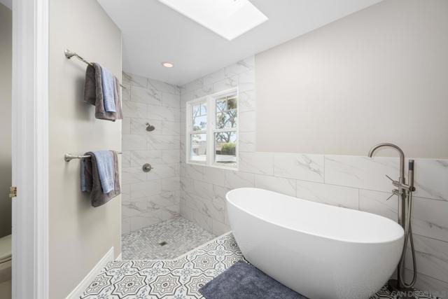 3733 La Cresta Dr, San Diego CA: https://media.crmls.org/mediaz/a8457284-c128-4050-b06c-924f59d70898.jpg