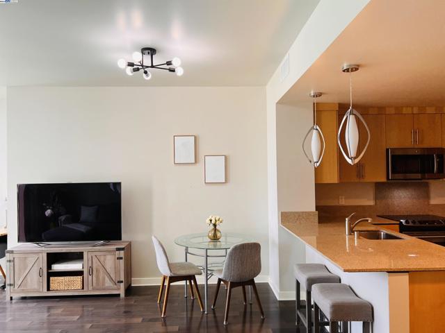38 N Almaden Blvd, San Jose CA: https://media.crmls.org/mediaz/a8458545-fa95-47a2-a7eb-a9e7ef3c2eb6.jpg