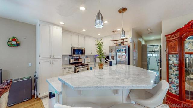 29825 Platanus Dr, Escondido CA: https://media.crmls.org/mediaz/a846732c-f4de-4f61-8968-bc762798c3d6.jpg