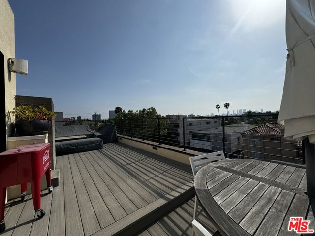 140 S Hayworth Avenue, Los Angeles CA: https://media.crmls.org/mediaz/a8468aa6-3296-4a2a-9ff7-8a875a5ff817.jpg