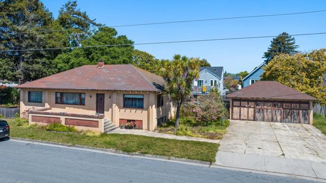 4705 Crystal Street, Capitola CA: https://media.crmls.org/mediaz/a846b6fe-b6fc-4ada-a463-0362a6df6496.jpg