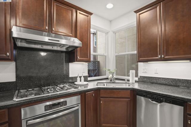 3105 Vittoria Loop, Dublin CA: https://media.crmls.org/mediaz/a846c299-0b44-4628-9e91-167523fc4b3e.jpg