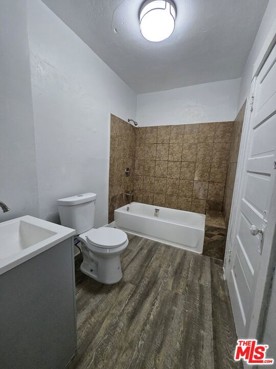 https://media.crmls.org/mediaz/a847606c-6720-463c-87b5-accbf5a960a4.jpg?preset=X-Large