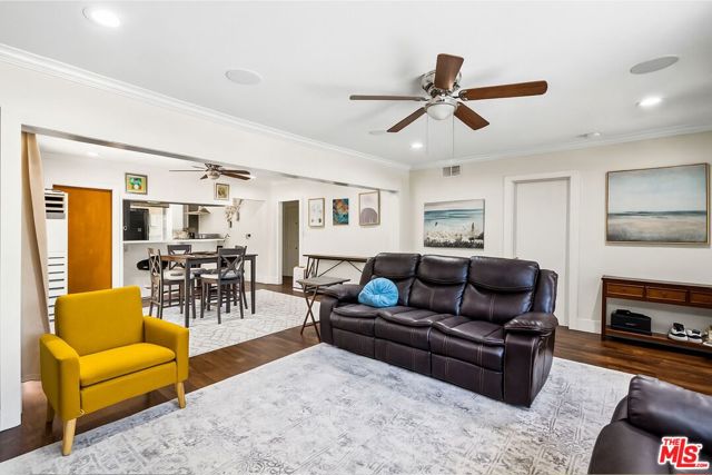 5342 Lemon Grove Avenue, Los Angeles CA: https://media.crmls.org/mediaz/a84763d1-092e-4446-beda-14ba70cd5047.jpg