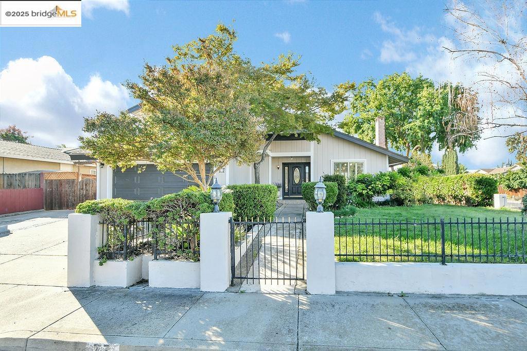 77 cloverleaf Circle