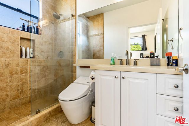 28 Ozone Avenue, Venice CA: https://media.crmls.org/mediaz/a847ed66-9c78-4d99-8323-f2b11bb9b3f0.jpg