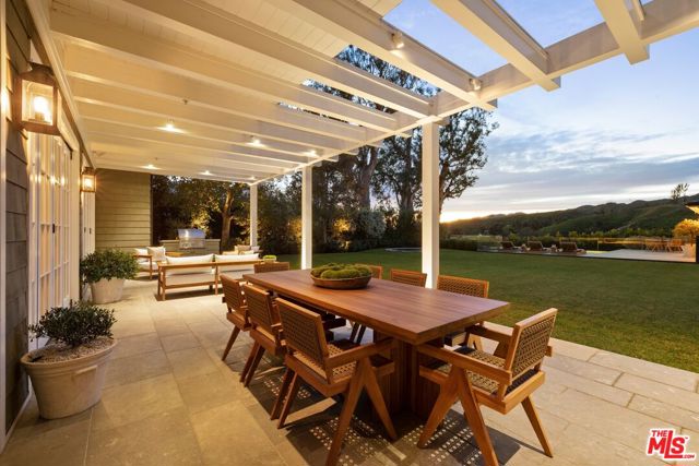 1319 Amalfi Drive, Pacific Palisades CA: https://media.crmls.org/mediaz/a84920cc-9e1e-4544-b62d-61faceac31da.jpg