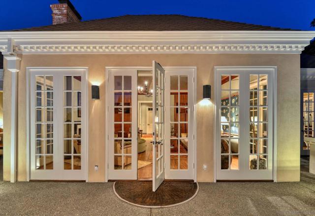 7612 Hillside Dr, La Jolla CA: https://media.crmls.org/mediaz/a8498d42-1c15-466a-a635-772213bf5050.jpg