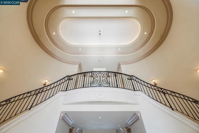 940 Eagle Ridge Dr, Danville CA: https://media.crmls.org/mediaz/a84a15ae-3dd3-4a55-9ddc-60e970508d4d.jpg
