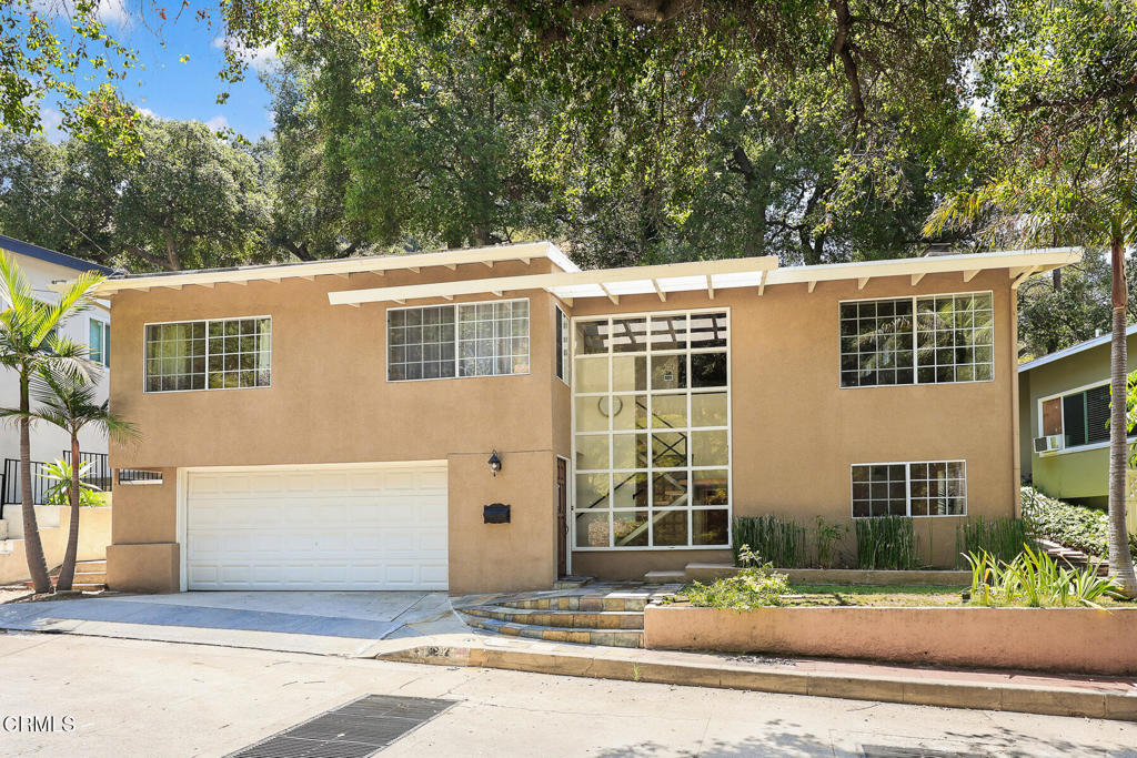 1912 Los Encinos Avenue