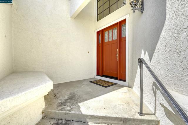 5535 Edgeview Dr, Discovery Bay CA: https://media.crmls.org/mediaz/a84b5607-99f6-45f1-a287-94ddd96f97bb.jpg