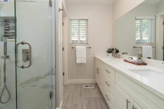 401 Emerson St, Fremont CA: https://media.crmls.org/mediaz/a84b59c6-1635-43e5-b237-43df6089b4bb.jpg